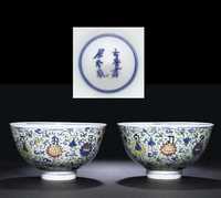 A pair of doucai enamelled bowls